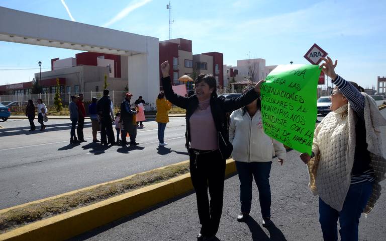 Realizan plantón en casas Ara por escuelas abandonadas - El Sol de Toluca |  Noticias Locales, Policiacas, sobre México, Edomex y el Mundo