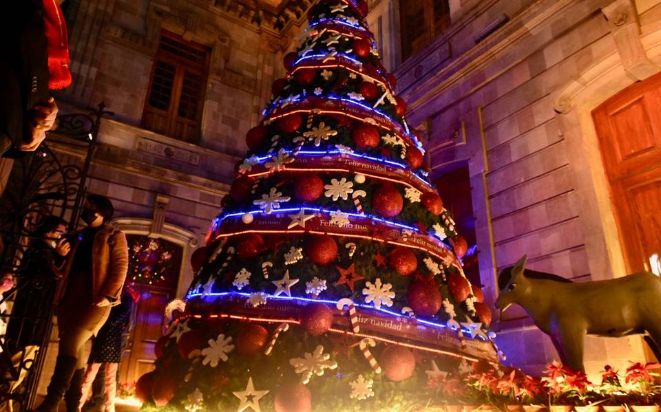 Encienden monumental Árbol de Navidad en el Centro Cultural de Toluca - El  Sol de Toluca | Noticias Locales, Policiacas, sobre México, Edomex y el  Mundo