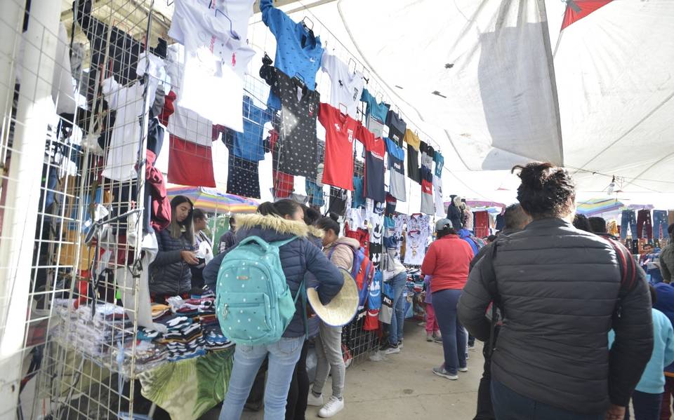 Tianguistas de Palmillas, listos para la venta de ropa escolar - El Sol de  Toluca | Noticias Locales, Policiacas, sobre México, Edomex y el Mundo